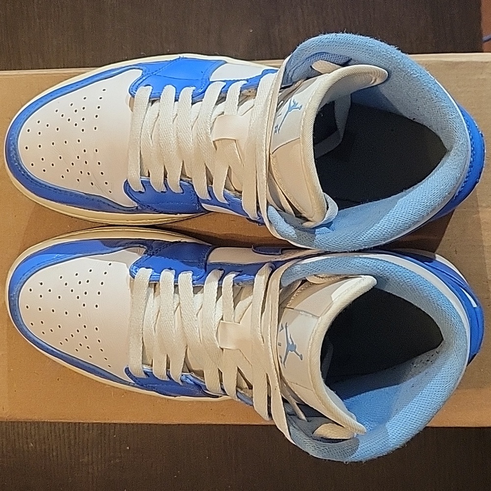 Air Jordan 1 Mid Rare "UNC" (2013) Mens 8.5 Womens 10 EUC - Picture 6 of 11